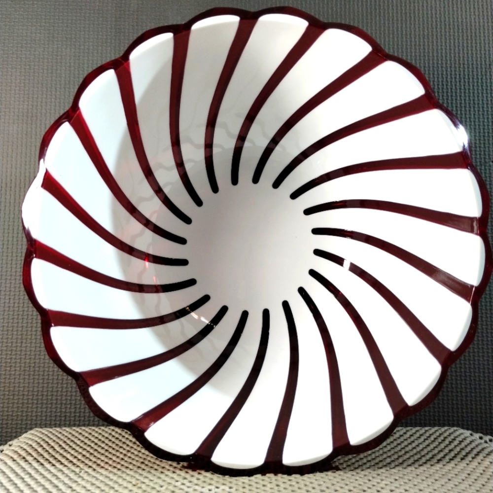 Fruit Salad Serving Bowl. 9.6" in diameter, 4.25"H